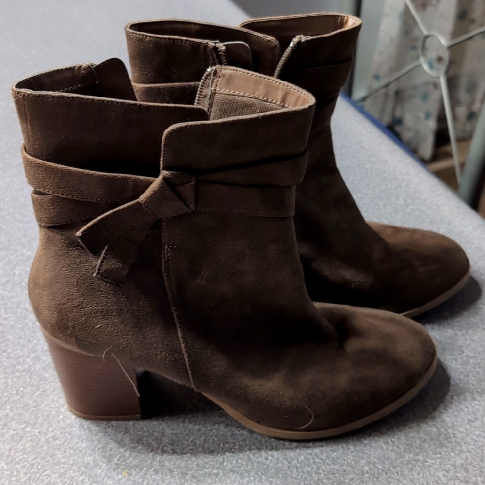 Brown Women's boots size 10 American Eagle
